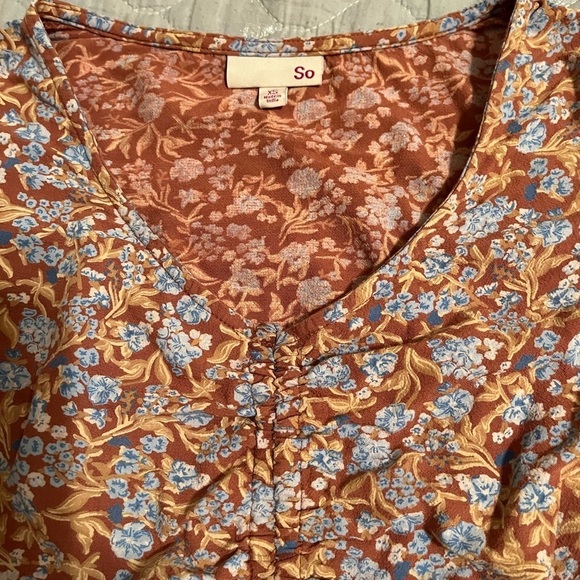 SO~ CROPPED TOP~LONG SLEEVES~XS - Picture 9 of 9